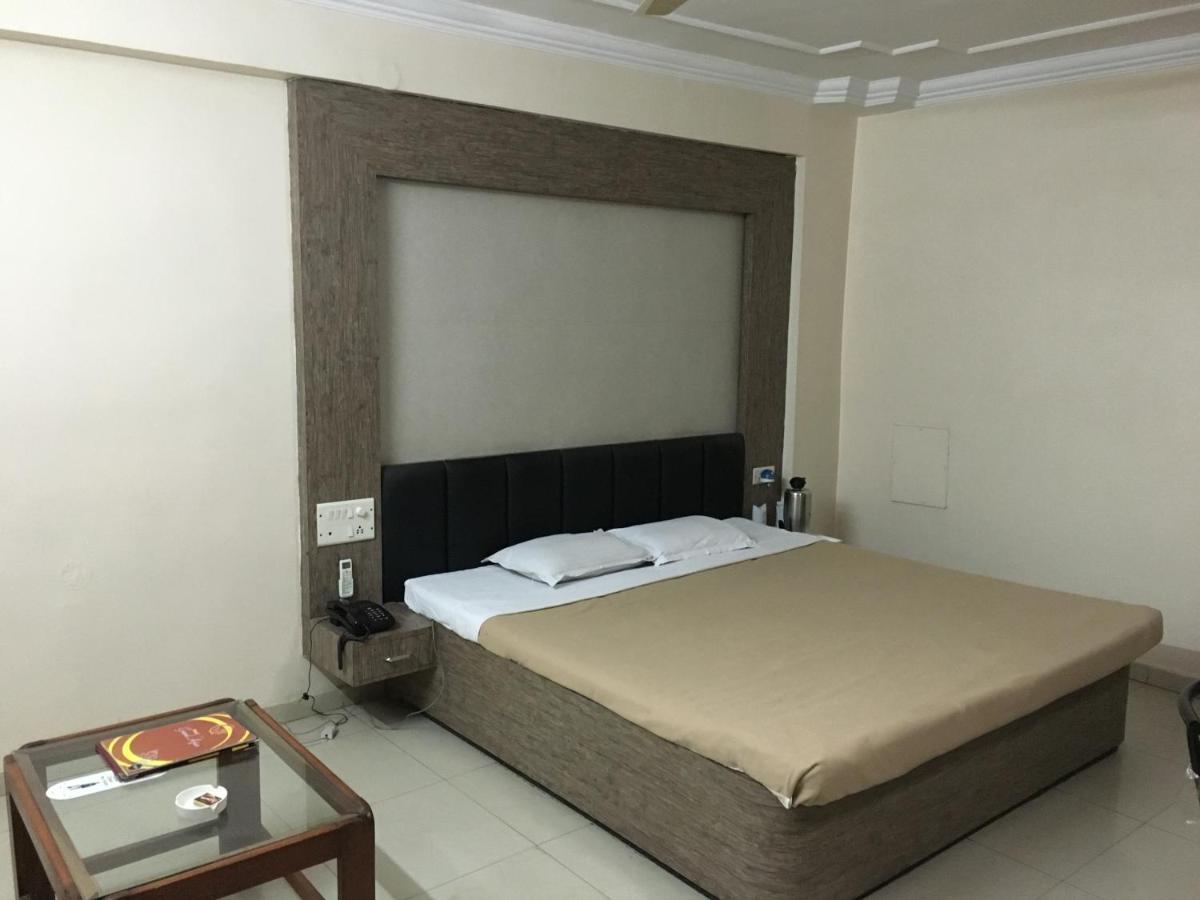 Hotel Grand Arjun Rāipur Esterno foto