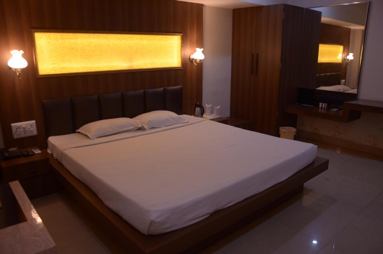 Hotel Grand Arjun Rāipur Esterno foto