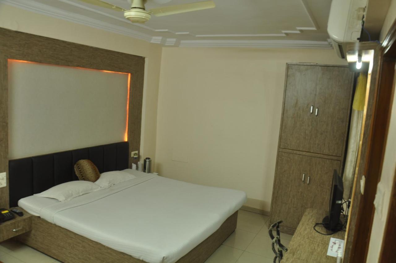 Hotel Grand Arjun Rāipur Esterno foto