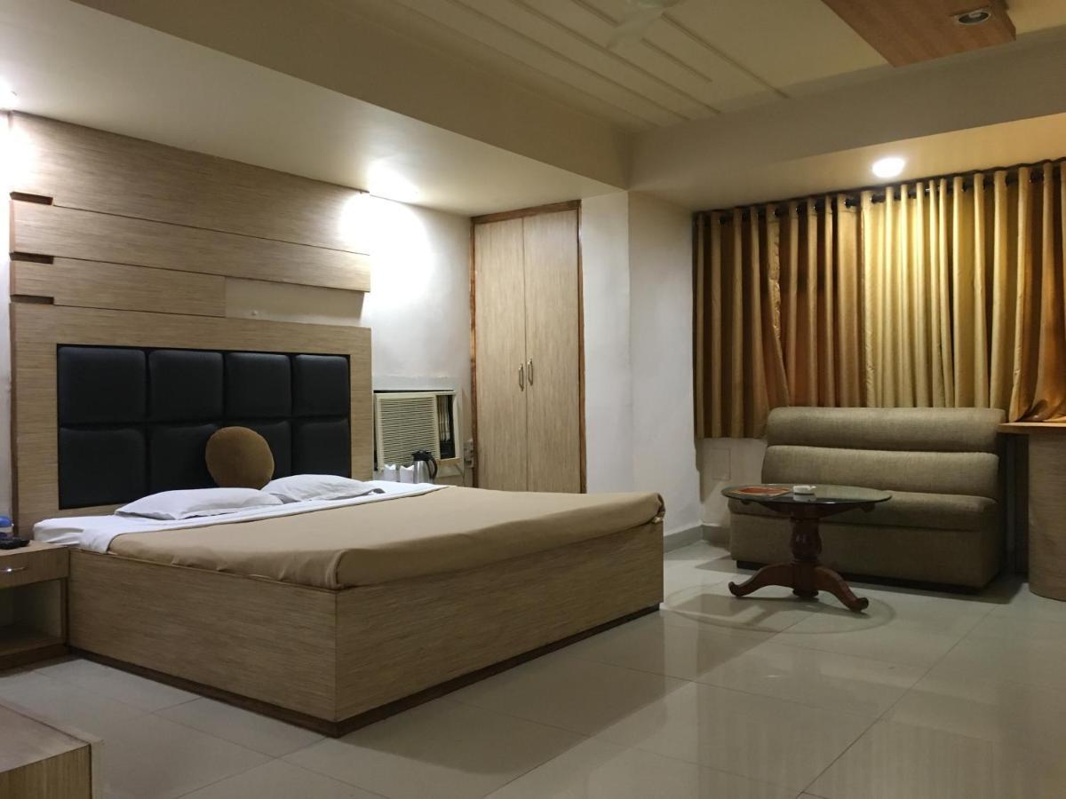 Hotel Grand Arjun Rāipur Esterno foto