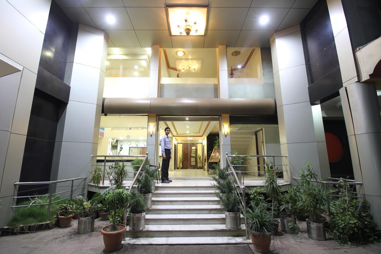 Hotel Grand Arjun Rāipur Esterno foto
