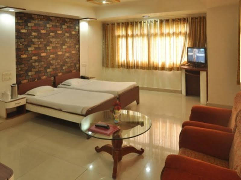 Hotel Grand Arjun Rāipur Esterno foto