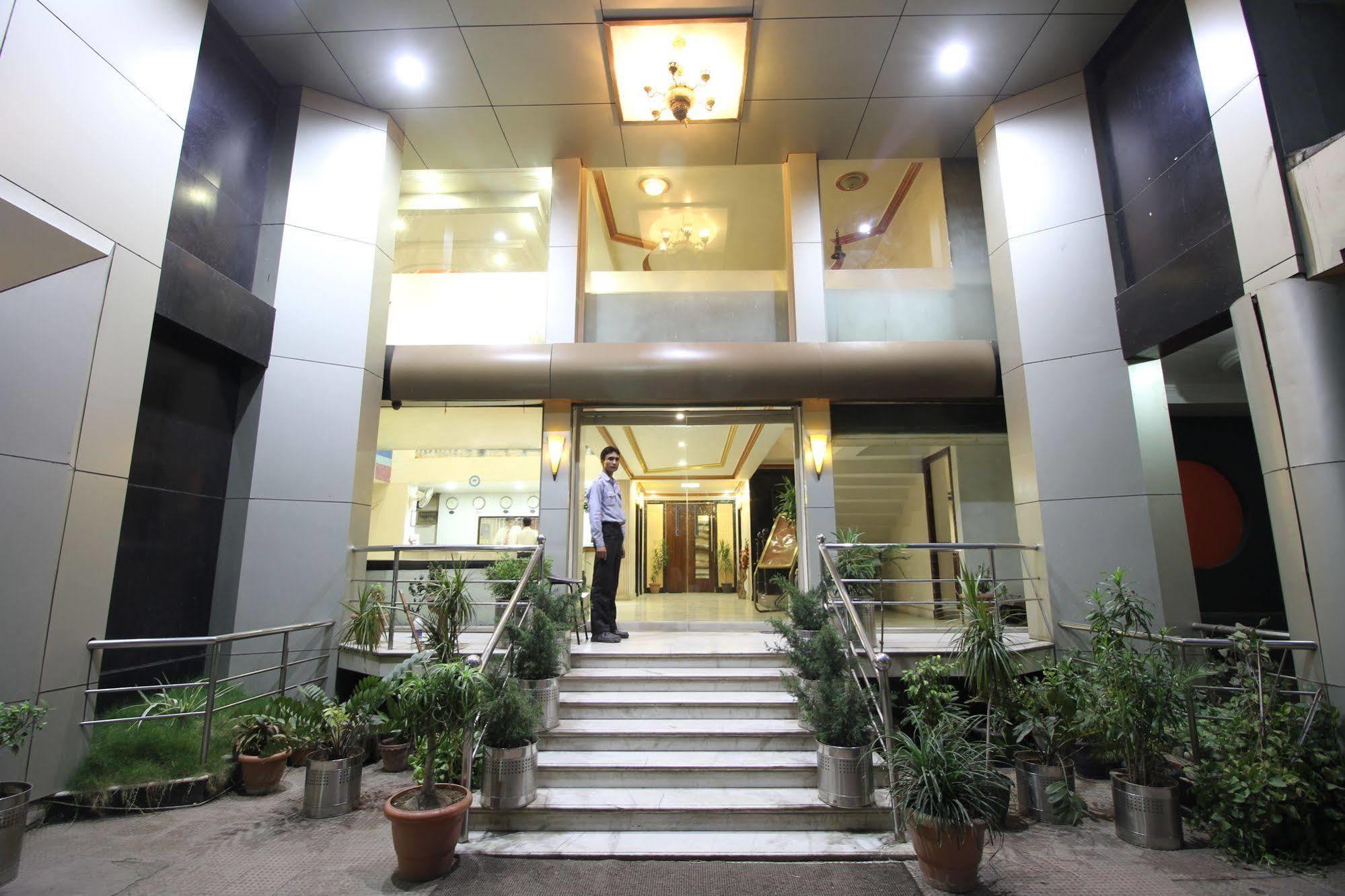 Hotel Grand Arjun Rāipur Esterno foto